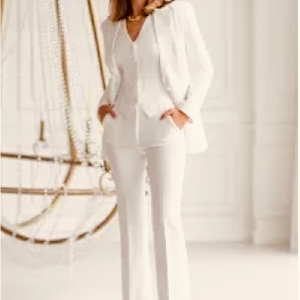 Body by Victoria- Ladies Pant Suit SUPER RARE blazer is Sz 8***Slacks are Sz 10